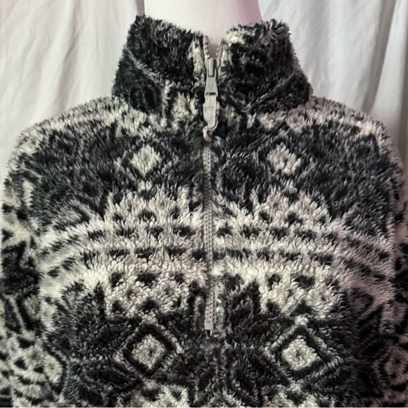 Prince & Fox, B&W Snowflake, Fleece, Half Zip Pullover - Picture 5 of 16